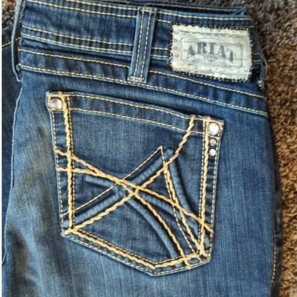 Ariat Women's Jean Size 31 Waist - Short Inseam - Approx 28.5 inches - Picture 3 of 6